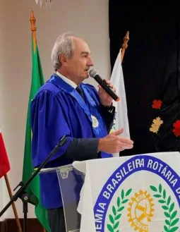 Paulo Cavalcanti toma posse na Academia Brasileira Rotária de Letras