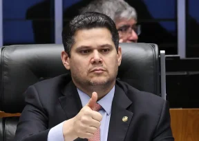 PEC do fim da escala 6×1 segue para análise da CCJ, após conversas entre Lula e Alcolumbre