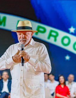 PT oficializa candidatura de Lula à reeleição em convenção nacional