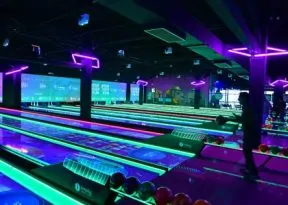 Salvador ganha complexo de boliche interativo com jumper park e games de última geração