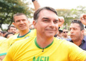 Após receber apoio de lideranças baianas, Flávio Bolsonaro realizará comício em Salvador