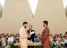 Samir Braide e Layon Duarte celebram união em dia especial no Teatro L’Occitane, em Trancoso