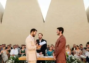 Samir Braide e Layon Duarte celebram união em dia especial no Teatro L’Occitane, em Trancoso