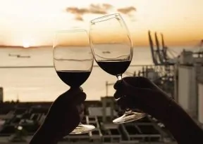 Allê Varanda Bar retoma experiência de degustação de vinhos no Santo Antônio Além do Carmo