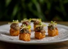 Amado Salvador apresenta happy hour com menu especial, petiscos e drinks