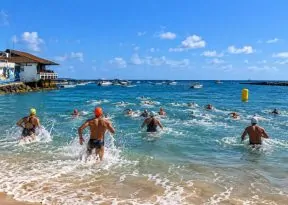 BORA Salvador leva torneio de natação em águas abertas à Praia da Preguiça