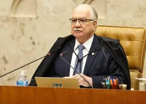Fachin vota para manter casos de Moraes e Mendonça separados no STF
