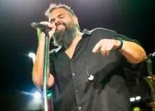 Festinha Massa anuncia 3ª edição com experiência pé na areia, música e pôr do sol
