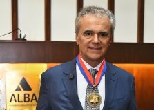 Henrique Salvador é homenageado com Comenda 2 de Julho na Assembleia Legislativa da Bahia