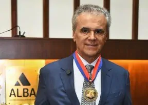 Henrique Salvador é homenageado com Comenda 2 de Julho na Assembleia Legislativa da Bahia