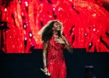 Liniker – cantora celebra a turnê “BYE BYE CAJU”, enaltece conexão com a Bahia e analisa próximos passos