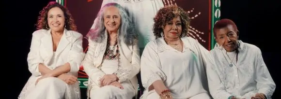 Maria Bethânia, Alcione, Leci Brandão e Daniela Mercury se encontram nos bastidores da Mangueira
