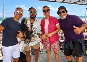 MUDEIdeNOME agitou a orla de Salvador com sua tradicional pipoca