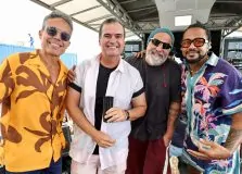 MUDEIdeNOME volta à orla de Salvador com seu tradicional pranchão