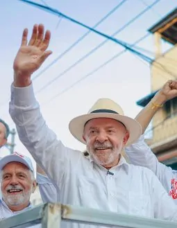 Nas vésperas do 1º Turno, Lula desembarcará em Salvador com novo ato na Barra