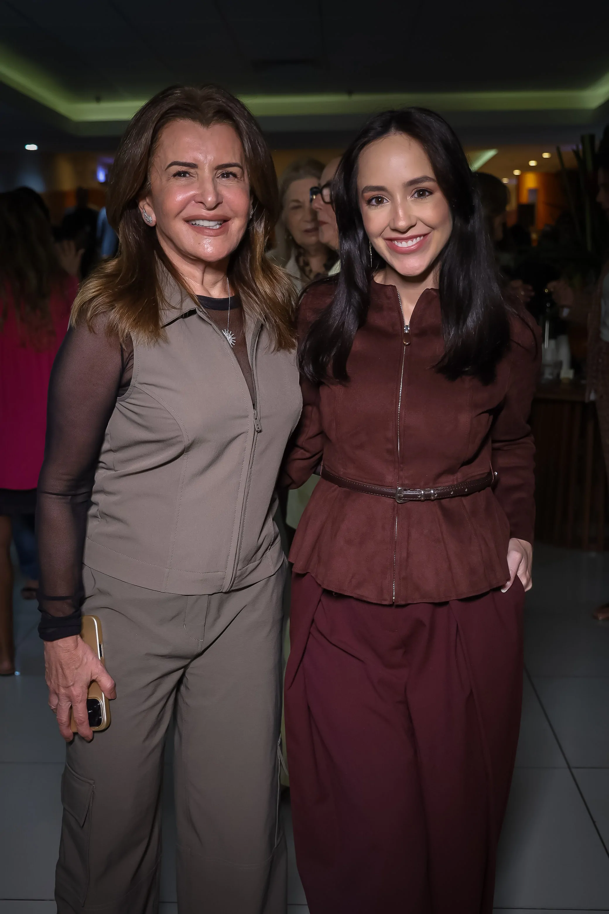 Graça Valadares e Carol Monteiro de Oliveira