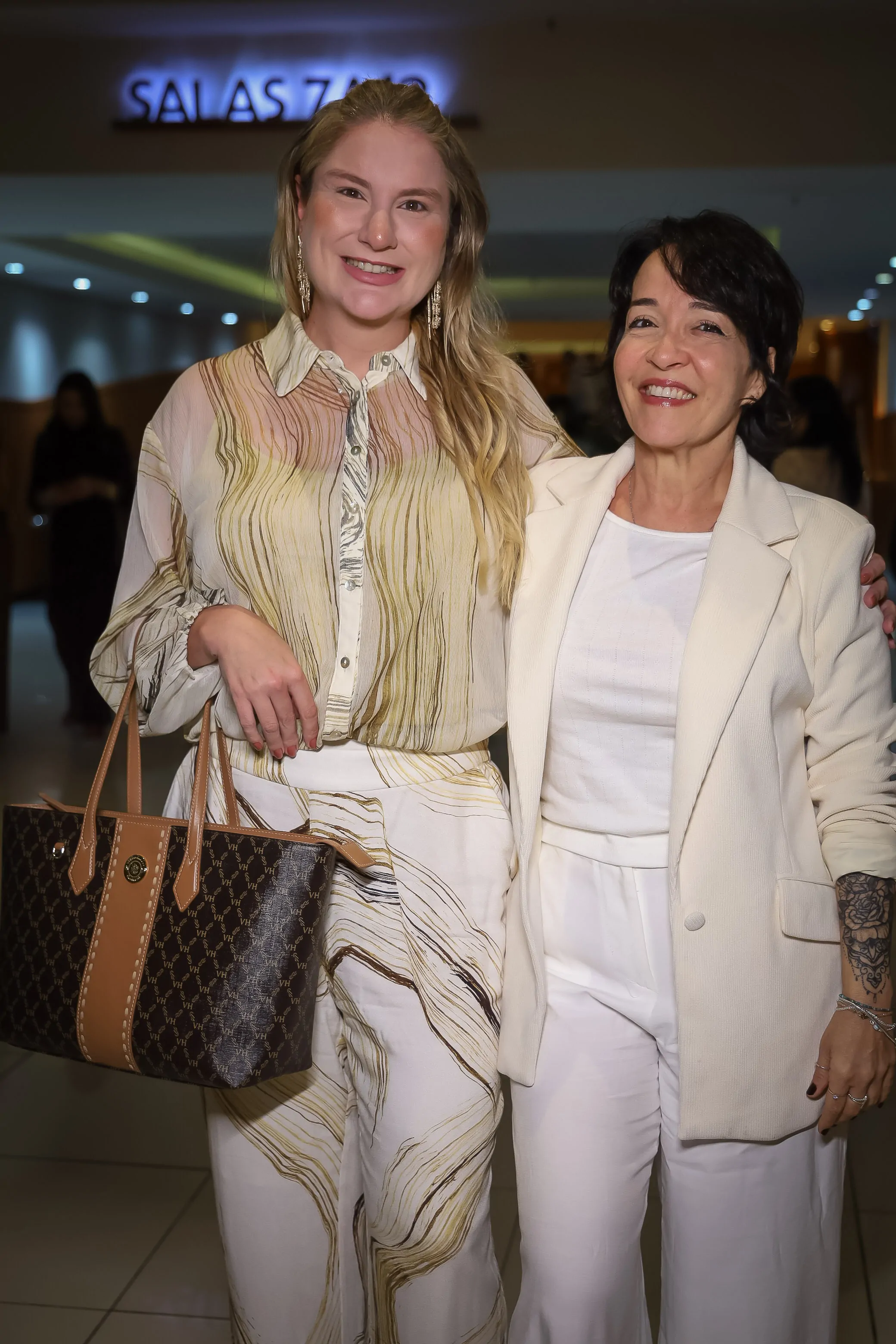 Larissa Lomanto e Mônica Carvalho