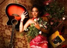 Sofia Pitta reúne referências baianas e latinas em primeiro álbum “Pureza Selvagem”
