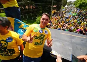 Exclusivo! Ação popular tenta barrar entrega de Título de Cidadão de Salvador a Flávio Bolsonaro durante ato eleitoral