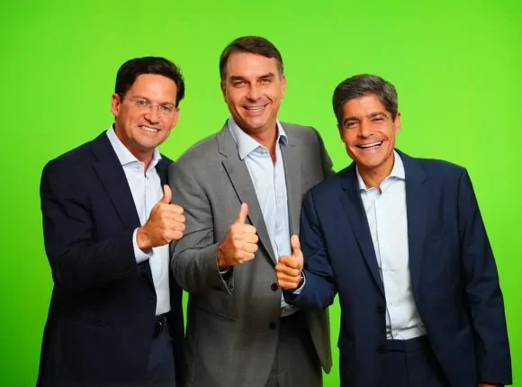 “ACM Neto e João Roma estarão comigo participando desse governo”, diz Flávio Bolsonaro