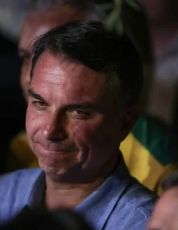 Argentina confirma entrada de Flávio Bolsonaro e viagem em voo privado ao Equador