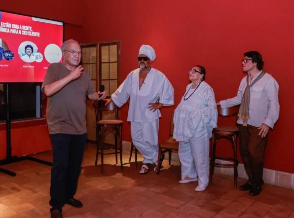Camarote Brown apresenta projeto de 2027 a empresários em Salvador