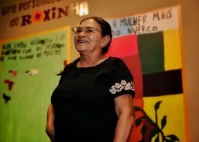 Exposição de Roxinha Lisboa em Salvador celebra o olhar feminino sobre a vida simples