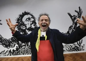 Exposição em São Paulo celebra os 90 anos de Tom Zé, ícone baiano da música brasileira