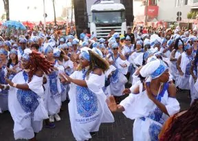Filhas de Gandhy lançam música tema do Carnaval 2027 com celebração às águas e à força ancestral das mulheres