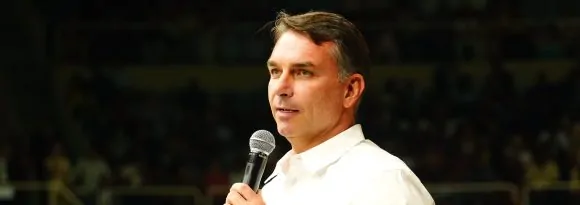 Flávio Bolsonaro receberá Título de Cidadão Soteropolitano, concedido pela Câmara Municipal