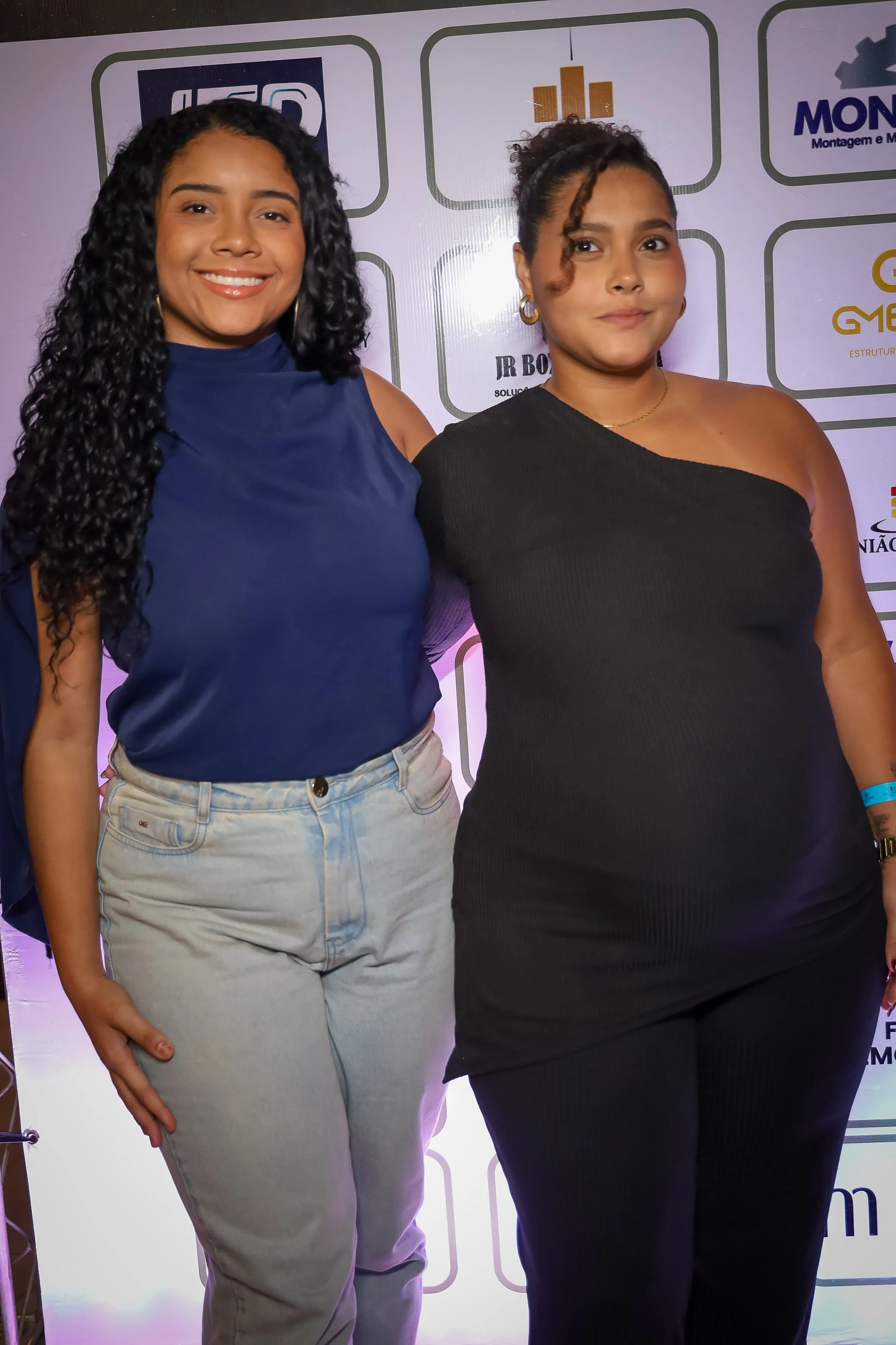 Ellen Santos e Isabela Gleide