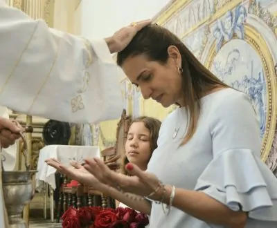 Fotos – Roberta Roma recebe Missa em Ação de Graças na Igreja da Vitória, após alta hospitalar