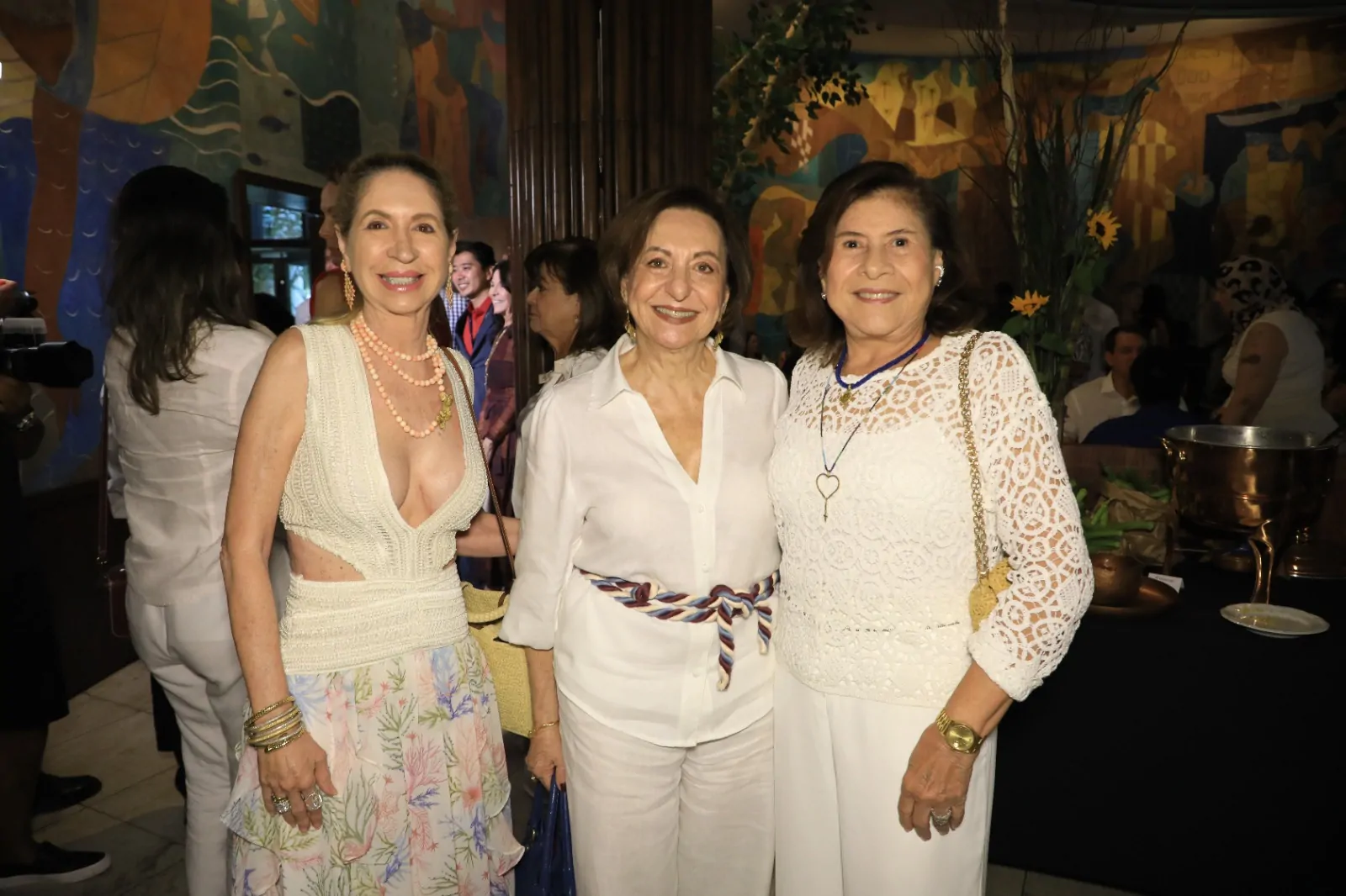 Lia Ferreira com Regina Weckerle e Vania Andrade
