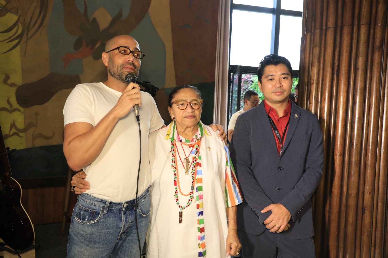 Vini Figueira com Licia Fabio e Kenji Cascais Takao