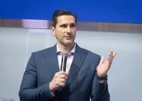 Grupo Globo demite diretor-geral Frederic Kachar, após vazamento de conversas com Vorcaro,