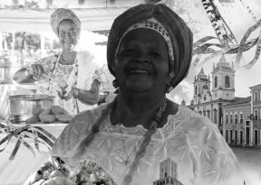 Com morte de Regina, quem fica com o legado das rainhas do acarajé de Salvador?