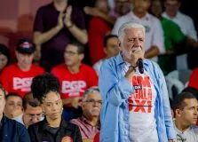Jaques Wagner critica alternativa de Flávio Bolsonaro à PEC da escala 6×1: “piada de mau gosto”