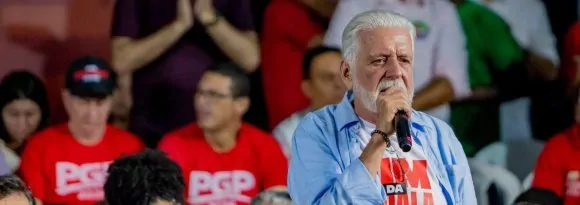 Jaques Wagner critica alternativa de Flávio Bolsonaro à PEC da escala 6×1: “piada de mau gosto”