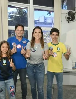 João e Roberta Roma votam em Salvador e reforçam o papel dos baianos na decisão do futuro do estado