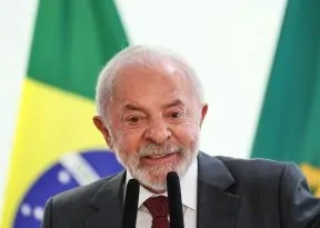 Lula promete Pé-de-Meia para universitários caso seja reeleito