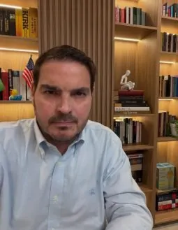 Justiça manda Rodrigo Constantino apagar vídeo contra a Bahia e exige retratação pública