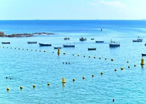 Porto da Barra completa um mês de atuação das boias de proteção