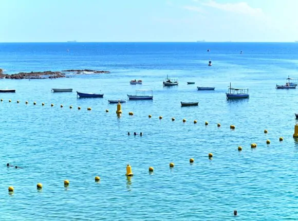 Porto da Barra completa um mês de atuação das boias de proteção