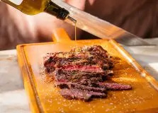 Quintal em Brasa estreia em Salvador com churrasco premium, música e mais de 10 estações gastronômicas