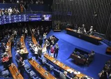 Senado aprova PEC que determina o fim da escala 6×1