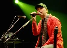 Zeca Baleiro traz show “Piano & Voz”, em formato intimista, para Salvador