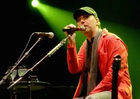Zeca Baleiro traz show “Piano & Voz”, em formato intimista, para Salvador